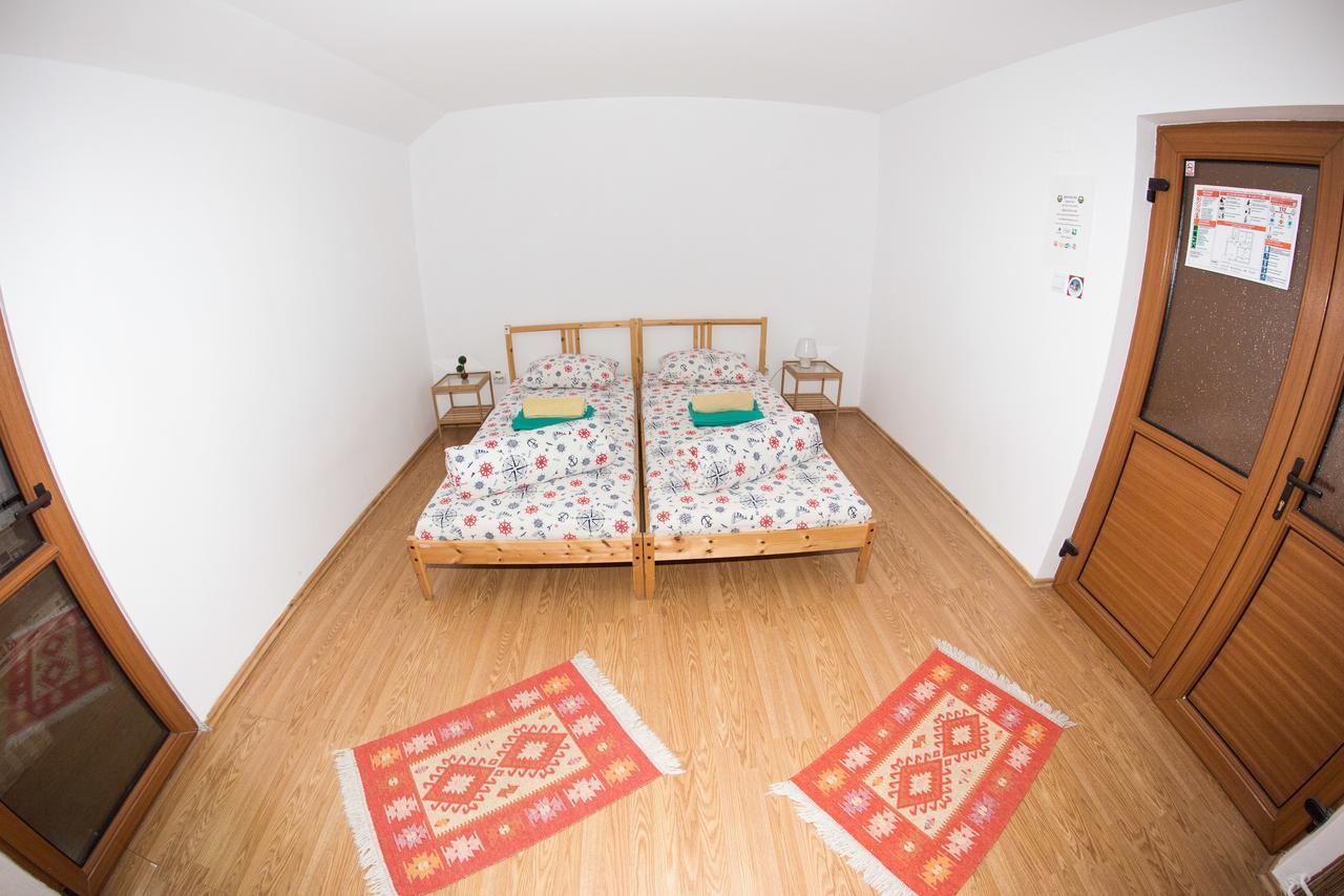 Exit Routine Hostel 蒂米什瓦拉 客房 照片